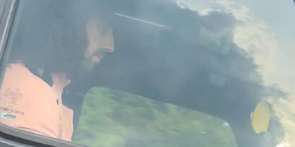 罚200英镑、驾照扣6分！库库雷利亚被拍到开车看手机